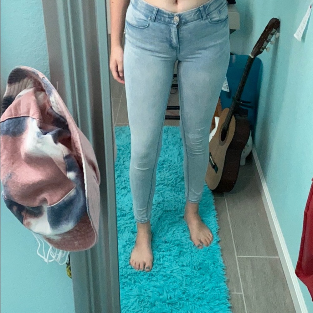 Arizona size 7 (juniors) light wash jeans